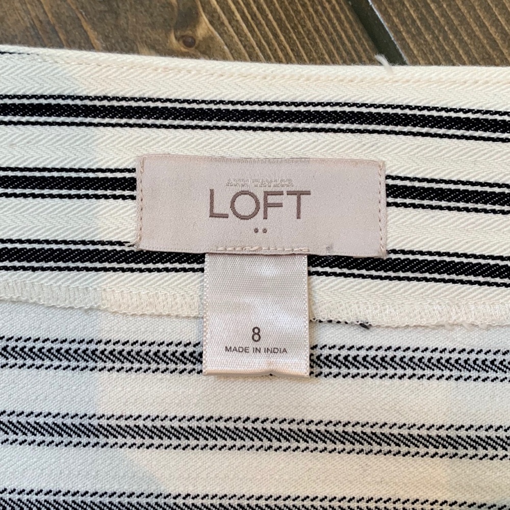 LOFT Pinstriped Mini Skirt Sz. 8 - Picture 5 of 6